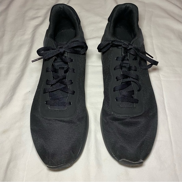 Black Nike Air Running Shoes - Picture 5 of 12